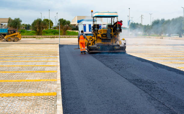 Best Driveway Paving Contractor  in Mazomanie, WI